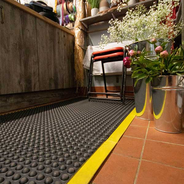 Heavy Duty Safety Floor Bubble Mat with Yellow Edges