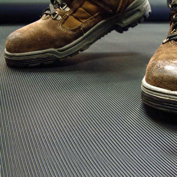 Fluted Rubber Runner Mat for Cushioning & Impact Protection