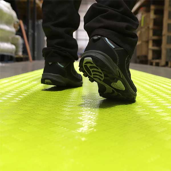 High Visibility Walkway Mat for Worksites & Factories